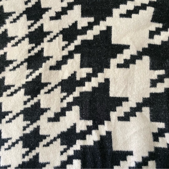 H&M Houndstooth Oversized Chunky Knit Sweater - Picture 3 of 12